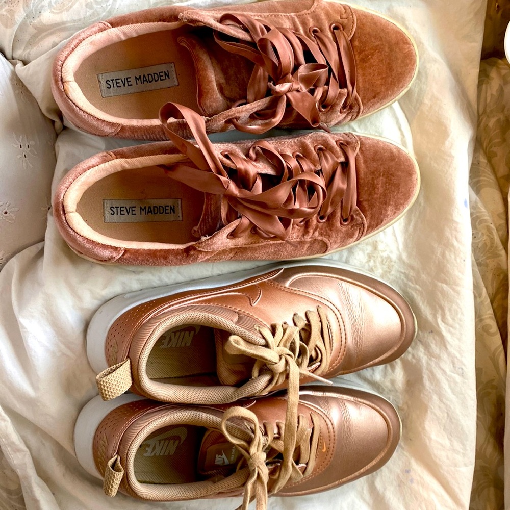 Nike rose gold shoes absolutely fab! Get these shoes now